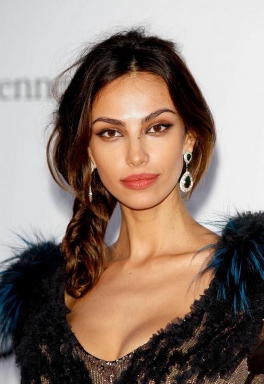 zone5.ru-madalina-ghenea-137397-640x931.jpg