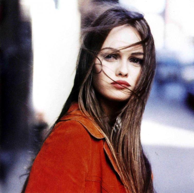 45ws453q3-vanessa-paradis-1457870-1709-1700.jpg