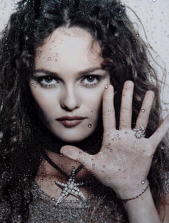 kinopoisk.ru-Vanessa-Paradis-906579.jpg